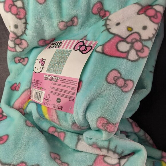 Sanrio Hello Kitty Plush Thrown Blanket - Picture 3 of 3
